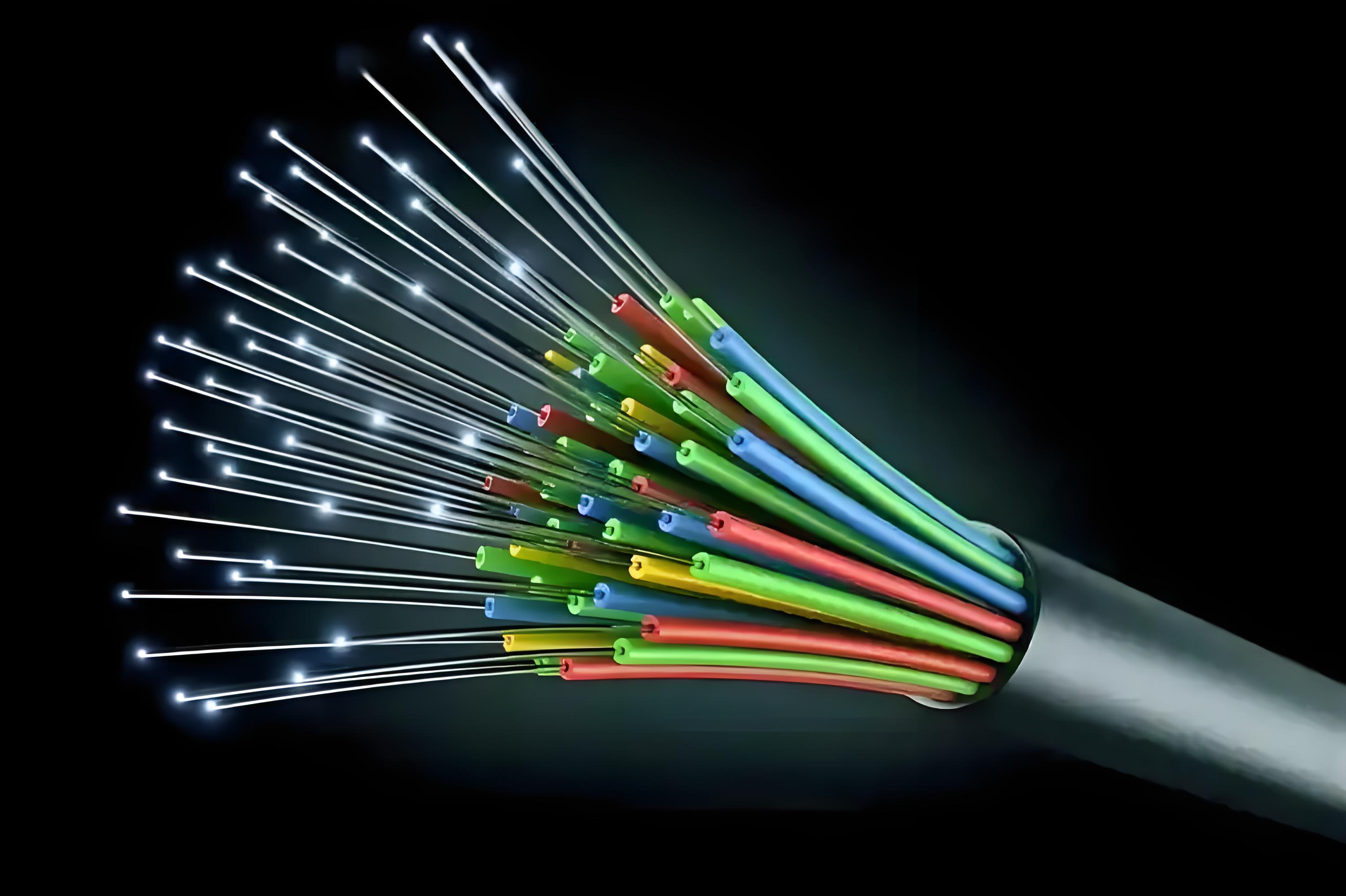 How to precisely align the fiber end faces of fiber optic connectors?